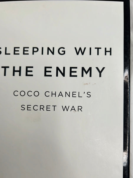 Sleeping With The Enemy: Coco Chanel's Secret War - Hal Vaughan