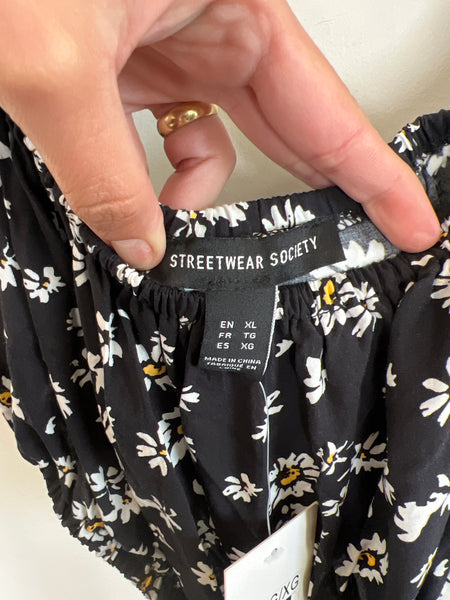 NWT Streetwear Society Black Floral Short-Sleeved  Crop Top (XL)