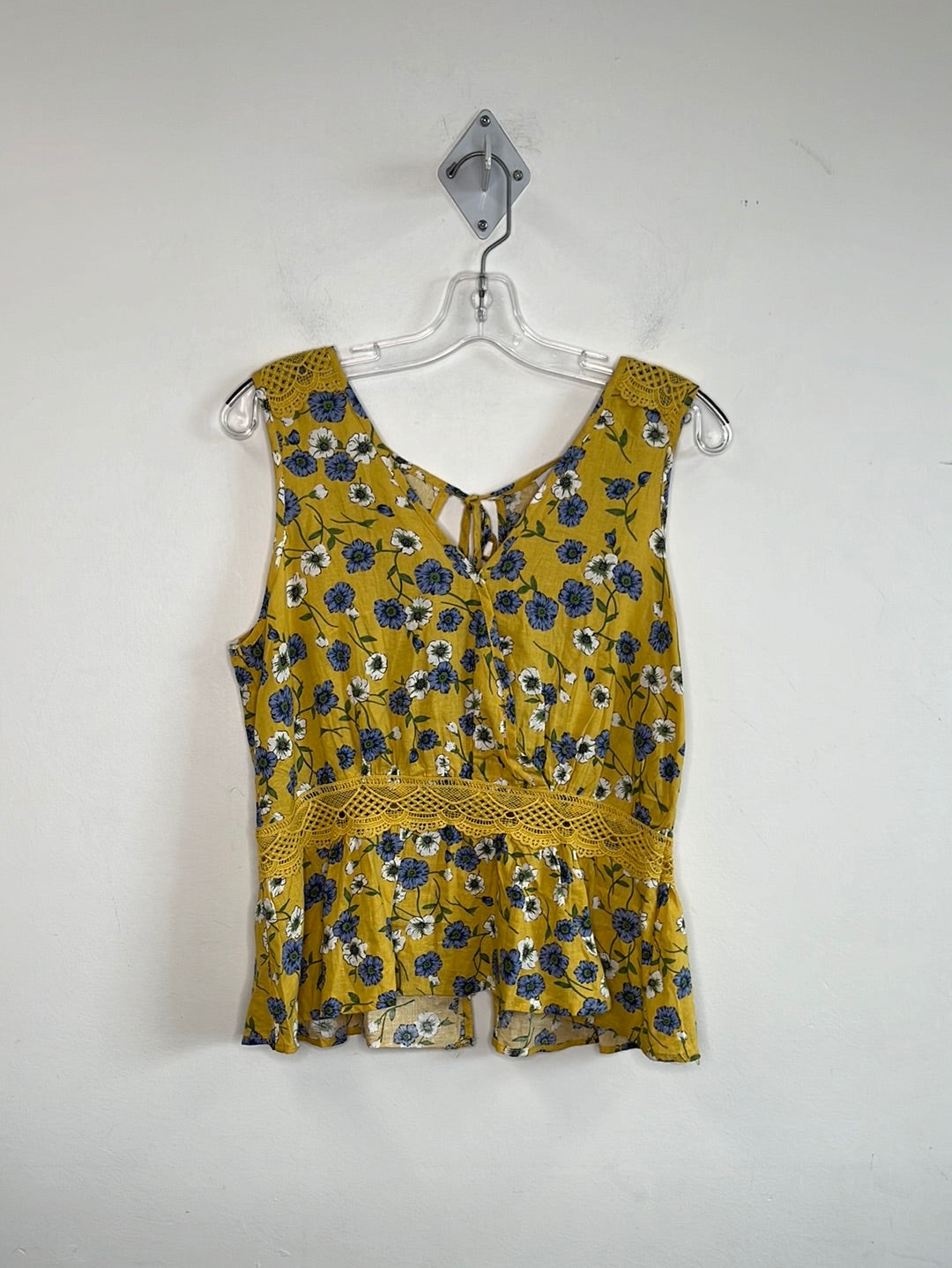 Cupcakes And Cashmere Yellow Floral Print Sleeveless Top (M)