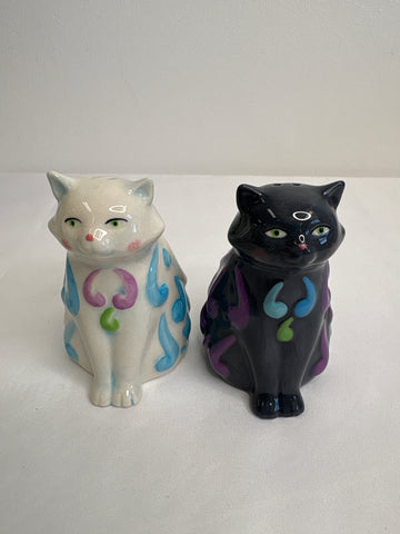 SET OF TWO Jim Shore 2011 Enesco Cats Salt And Pepper Shakers