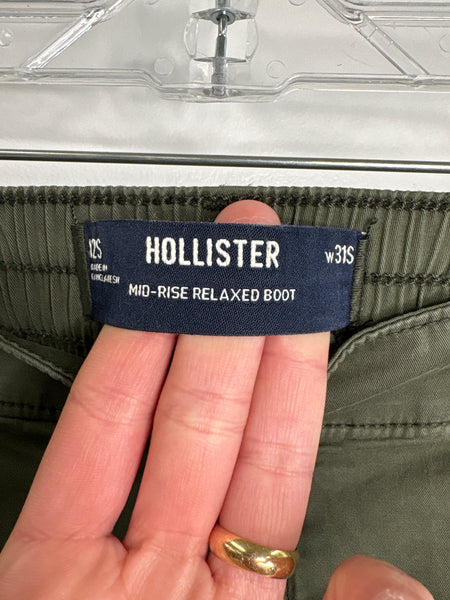 NWT Hollister Mid-Rise Relaxed Boot Cargo Pants (12S)