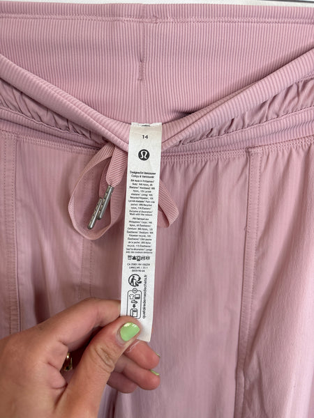 Lululemon Dance Studio Capri Pants (14)