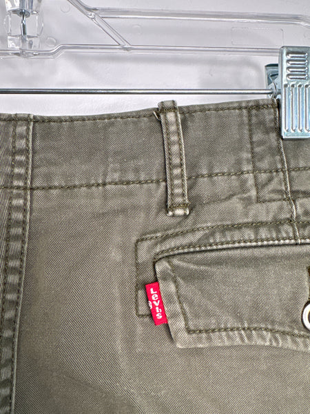 Levi’s Cargo Shorts (W33)