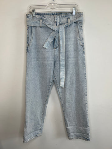 Dynamite Tyra Light Wash Denim Jeans (29)