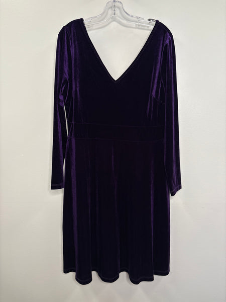 Signature Collection Velvet V-Neck Long-Sleeve Dress (16)