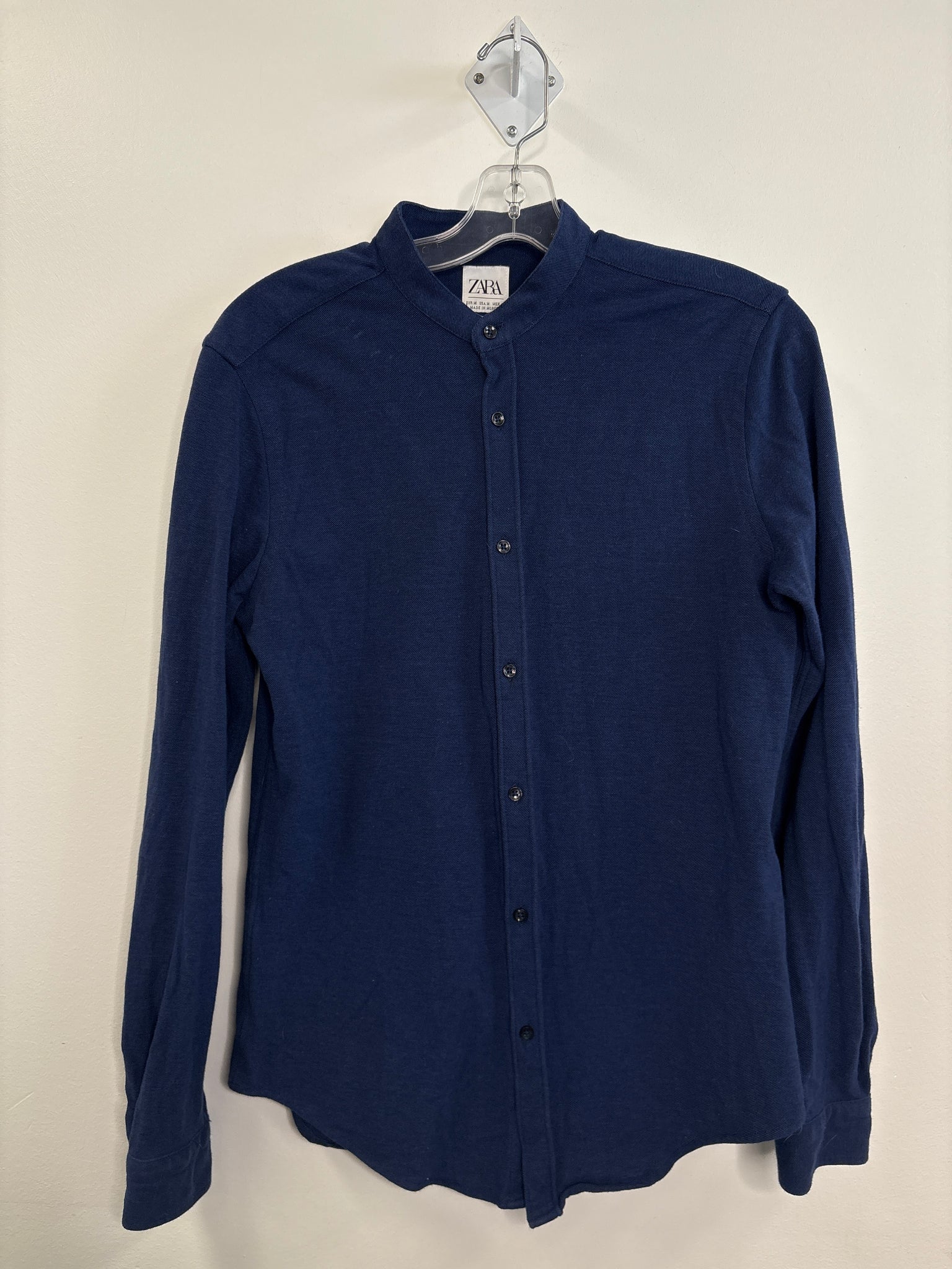 Zara Button-Up Shirt (M)