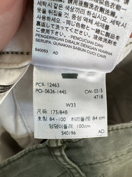 Levi’s Cargo Shorts (W33)