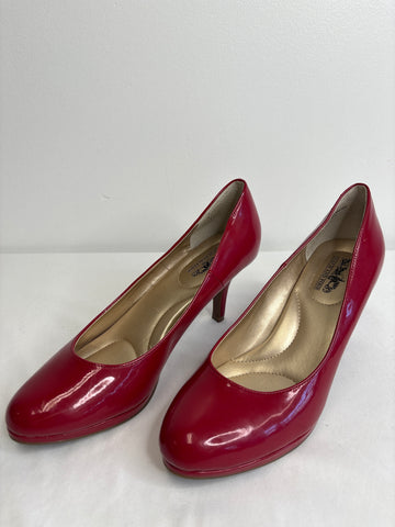 Coach And Four Heel Shoes (US 8)