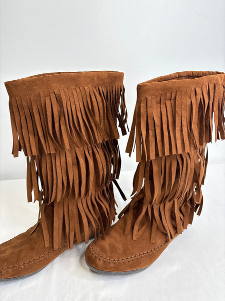 Kohl’s Suede Fringe Boots (US 9M)