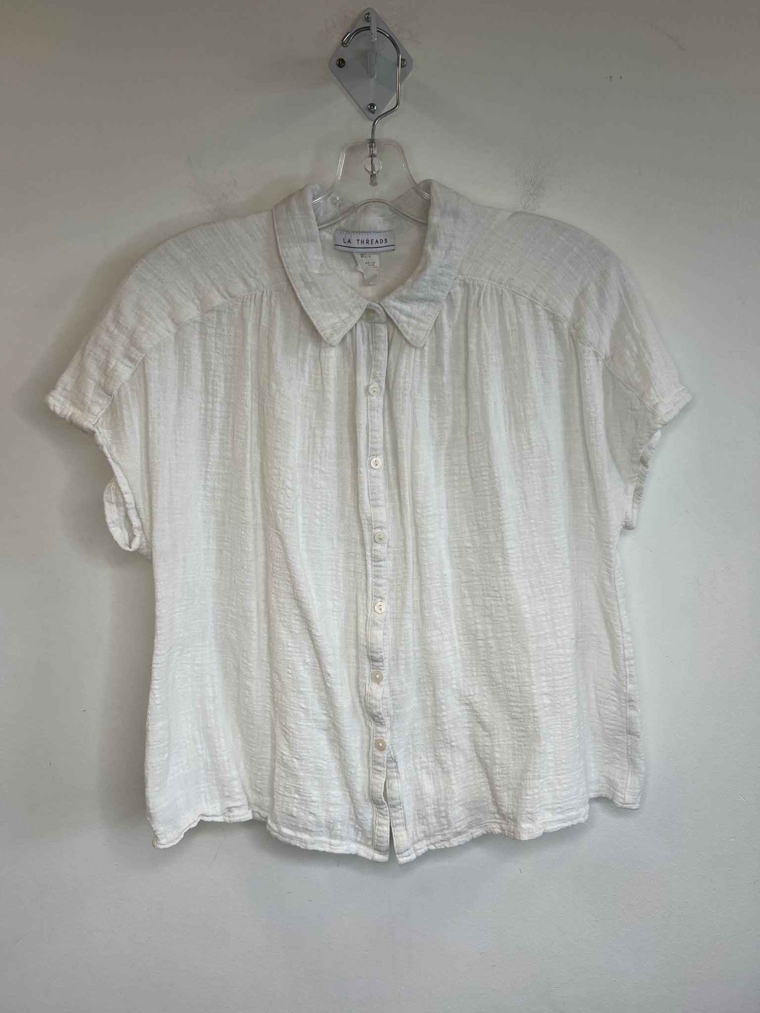 LA Threads White Short-Sleeved Button-Up Crop Top (L)