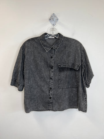 Grey Wash Denim Short-Sleeved Button-Up Top (S)