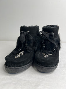 Manitobah Mukluks Black Suede Beaded Waterproof Keewatin Half-Mukluk (L5)