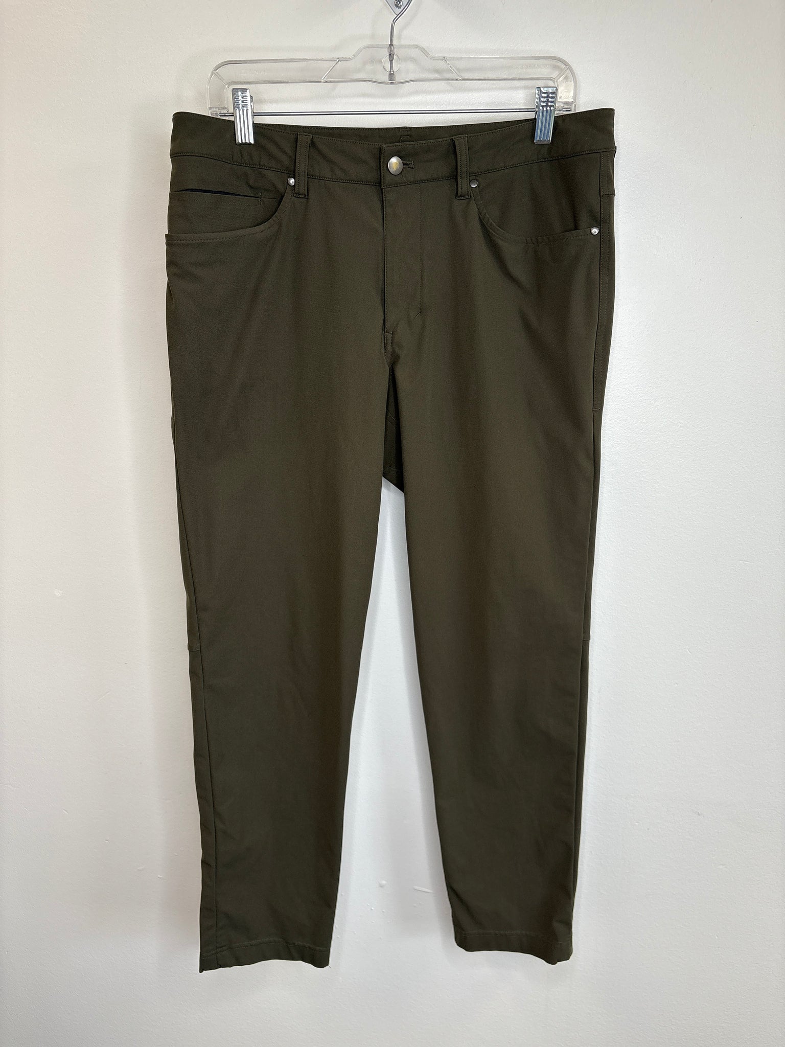 Lululemon Slim Fit Pants (32)