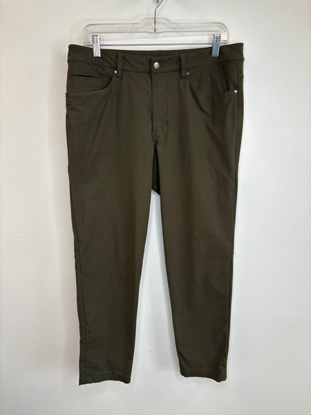 Lululemon Slim Fit Pants (32)