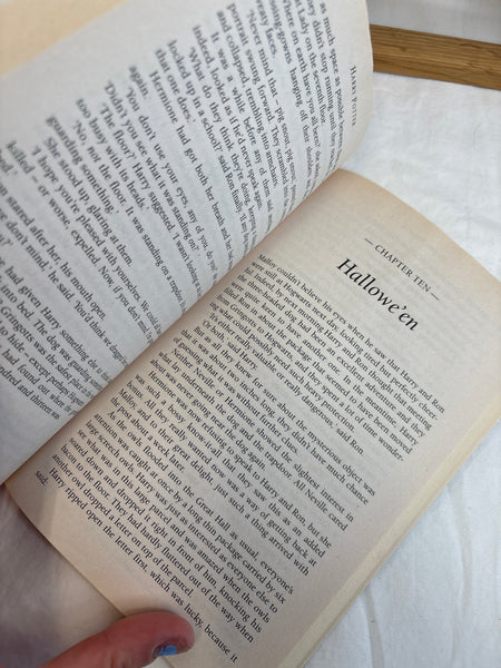 Harry Potter And The Philospher's Stone (Book 1) - J.K Rowling