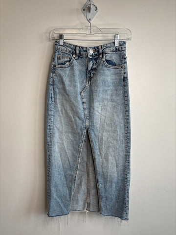 H&M Mid High Slit Denim Skirt (0)