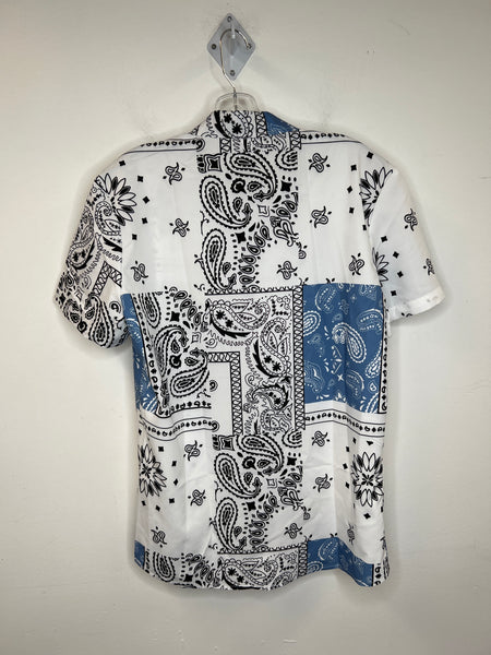 NWT Zaful Forever Young Blue Paisley Print Short-Sleeved Button-Up Shirt (S)