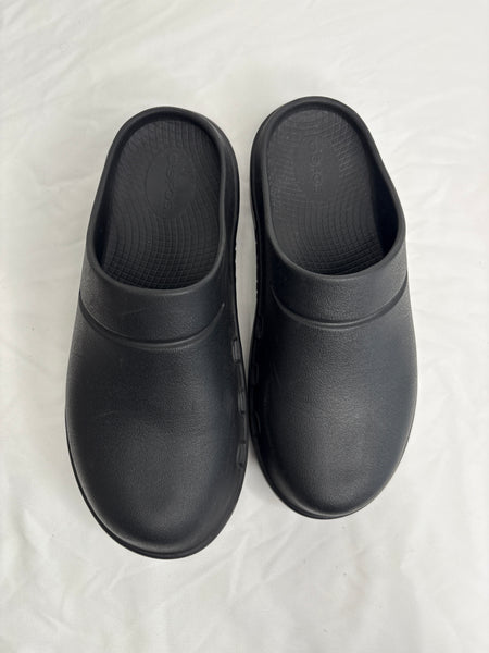 OOFOS Ooloog Clog Sandals (US M5/W7)