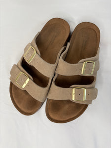 Time & Tru Sandals (US 9)