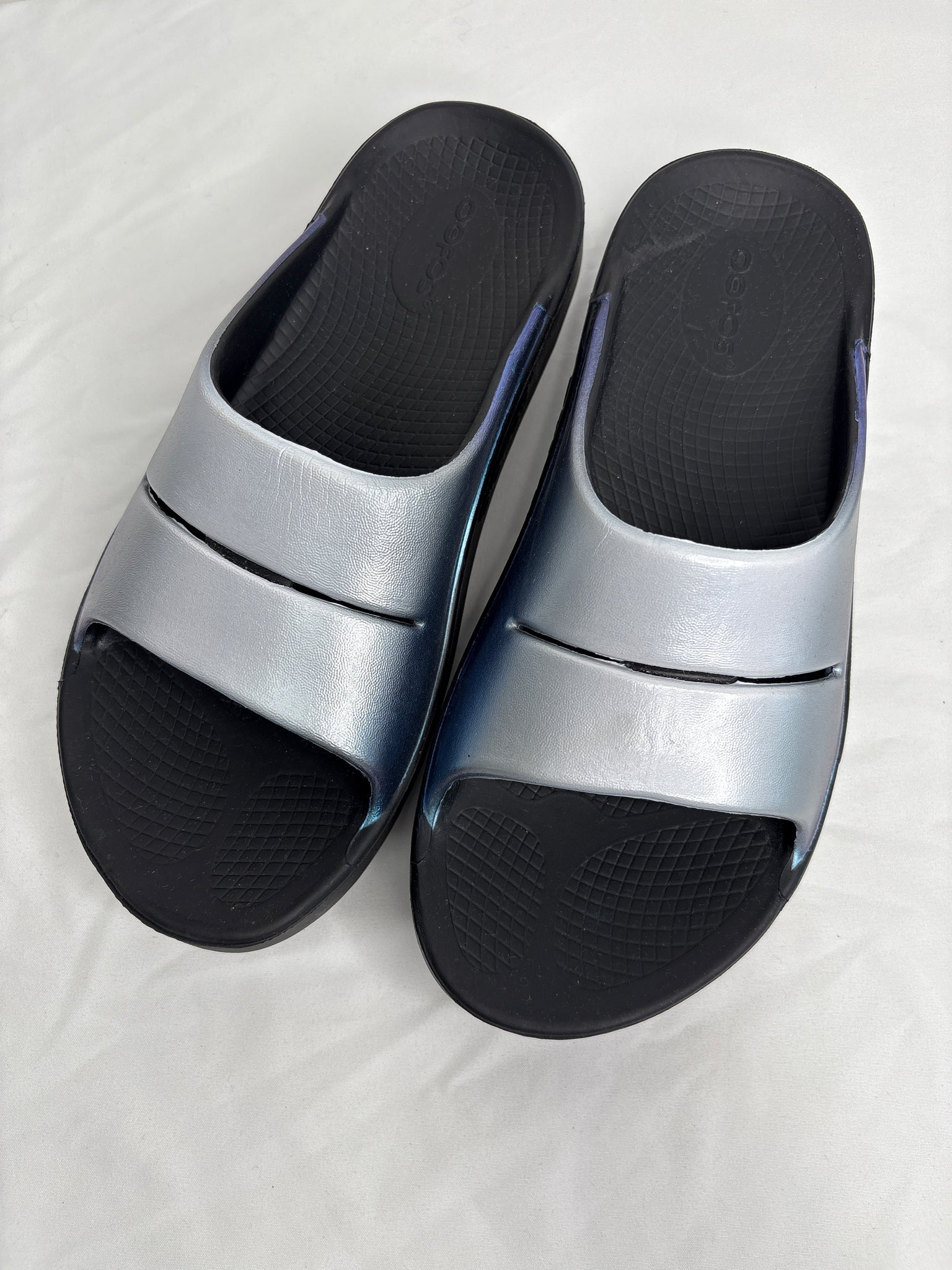 OOFS OOAHH Slides Sandals (US M6/W8)