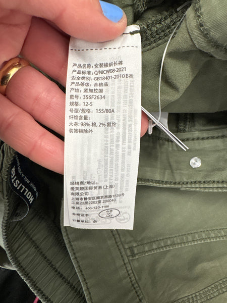 NWT Hollister Mid-Rise Relaxed Boot Cargo Pants (12S)