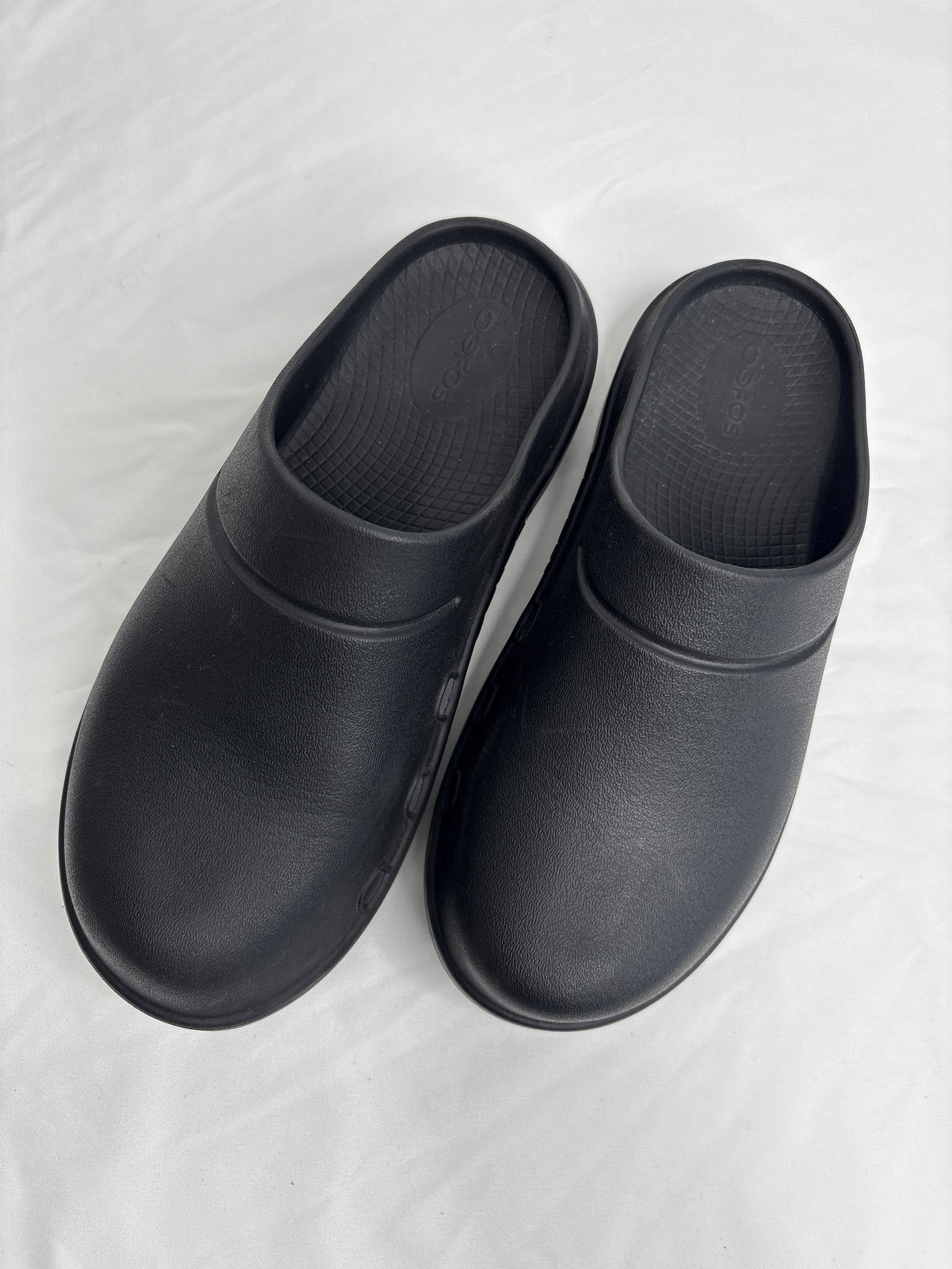 OOFOS Ooloog Clog Sandals (US M5/W7)