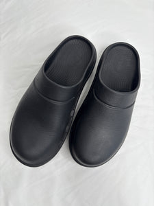OOFOS Ooloog Clog Sandals (US M5/W7)