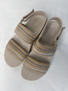 NWT Clarks Arla Stroll Cloudsteppers Strap Sandals (US 8W)