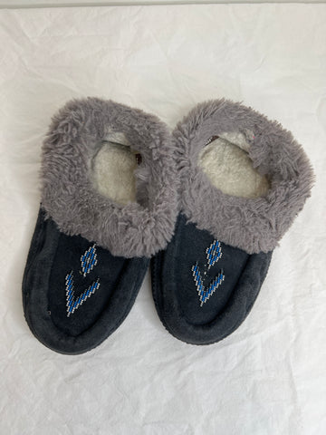 Manitobah Mukluks Grey Beaded Slipper Moccasins (L6)