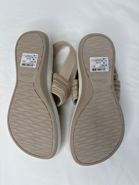 NWT Clarks Arla Stroll Cloudsteppers Strap Sandals (US 8W)