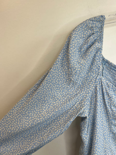 H&M Light Blue Floral Long Sleeve Crop Top (XL)