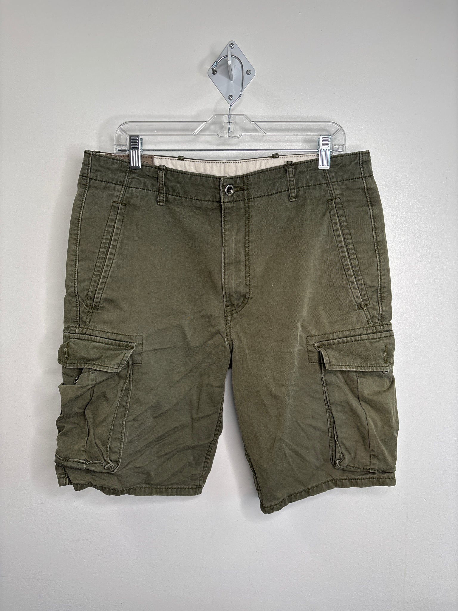 Levi’s Cargo Shorts (W33)