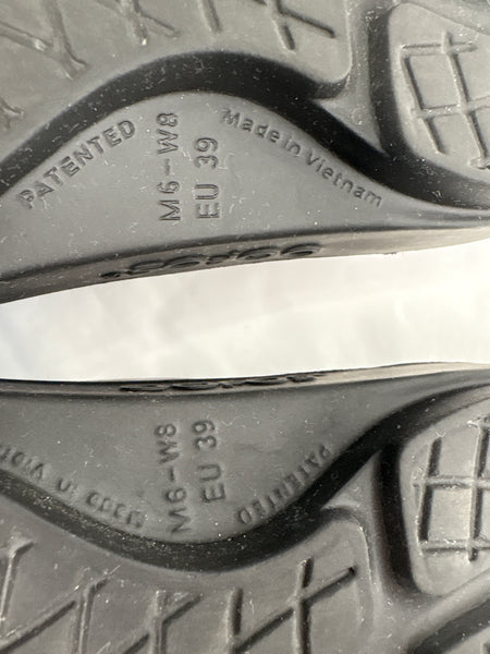 OOFS OOAHH Slides Sandals (US M6/W8)