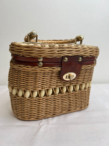 Vintage Made In Hong Kong Straw/Shell Bucket Purse