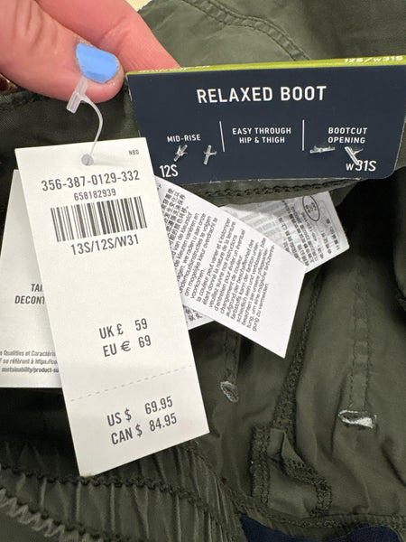 NWT Hollister Mid-Rise Relaxed Boot Cargo Pants (12S)