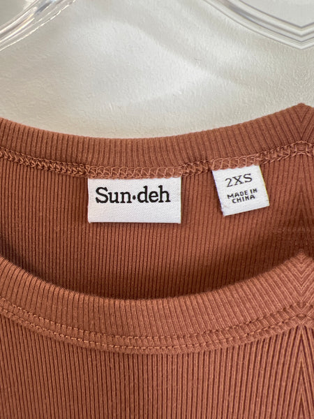 Sun•Deh Rust Sleeveless Halter Crop Top (2XS)