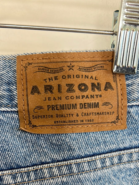 Arizona Jean Company Relaxed Fit Light Wash Denim Men's Shorts (32)