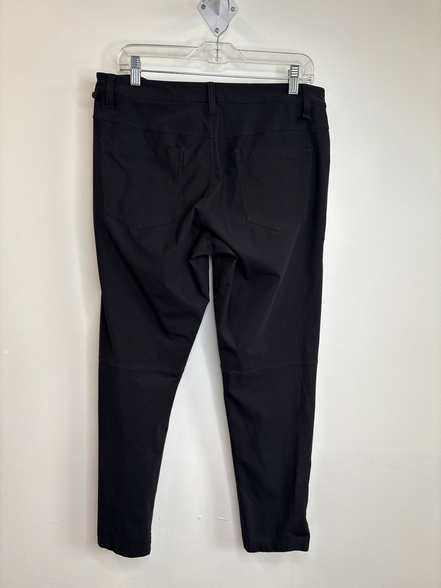 Lululemon Slim Fit Pants (32)