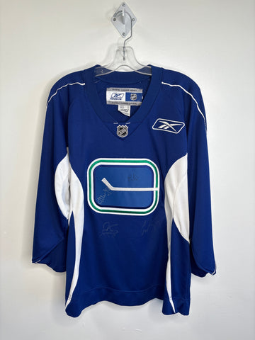 Reebok NHL Vancouver Canucks SIGNED Hockey Jersey (M)