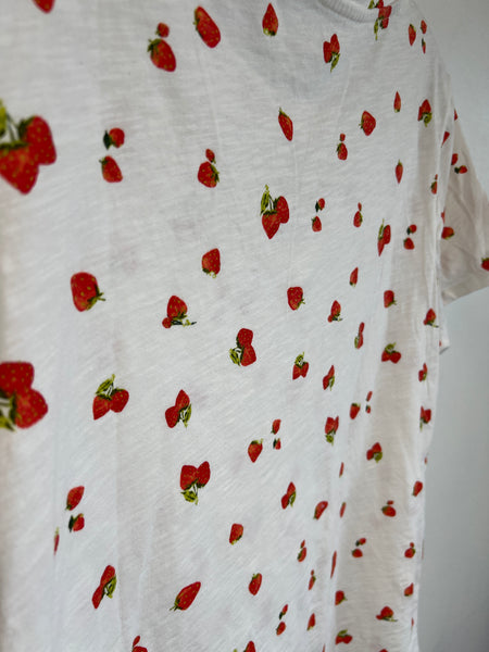 Old Navy White Strawberry Print V-Neck T-shirt (L Tall)