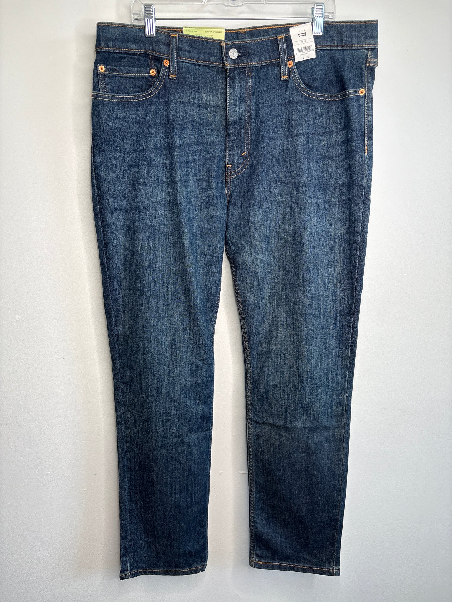 NWT Levi’s Slim Denim Jeans (38/32)