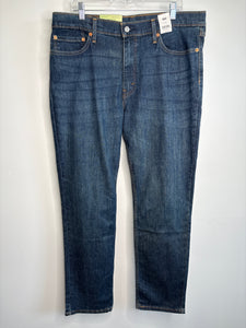 NWT Levi’s Slim Denim Jeans (38/32)