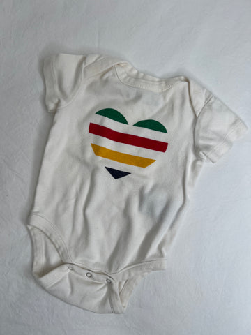 Hudson's Bay Company White Heart Graphic Short-Sleeved Onesie (0-3M)