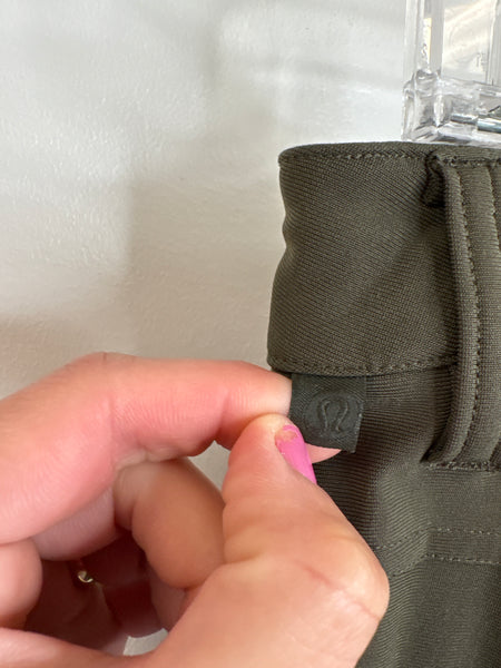 Lululemon Slim Fit Pants (32)