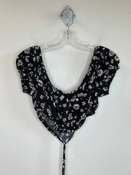 NWT Streetwear Society Black Floral Short-Sleeved  Crop Top (XL)