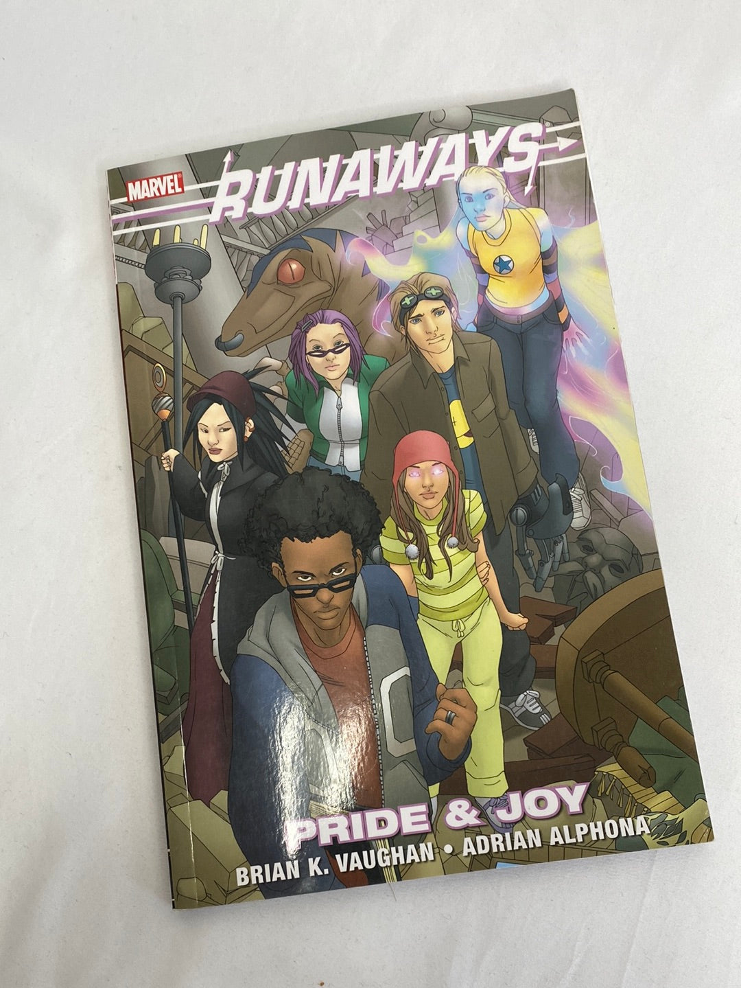 Marvel: Runaways Vol. 1: Pride and Joy  - Brian K. Vaughan, Adrian Alphona